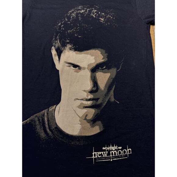 NWT Vintage Twilight New Moon Jacob Black Graphic Tee Wolf Back Juniors L - Picture 6 of 8